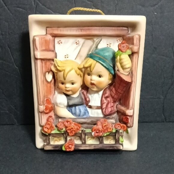 Vintage Hummel Goebel Charming Ceramic Hanging Wall Plaque "Vacation Time #125" - Picture 1 of 7